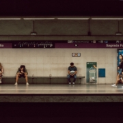 sinitta-leunen-QLFZU7q-gDk-unsplash (1) Метро в Барселоне